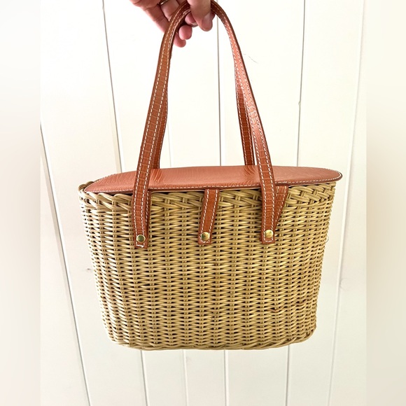 Bath & Bodyworks Elegant Tan Woven Wicker Tote Bag - Picture 2 of 5
